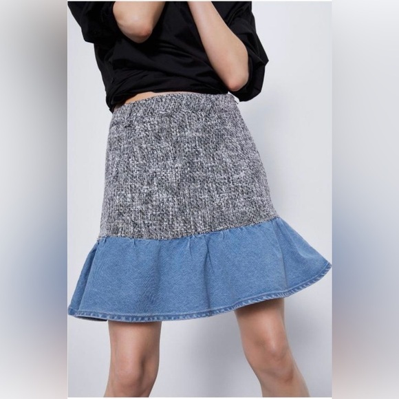 Zara Dresses & Skirts - Zara Denim Tweed Combo Ruffle Hem Mini Skirt
Size XS